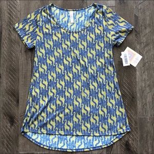 NWT LuLaRoe Classic T Blue with Yellow Giraffe in Size XS